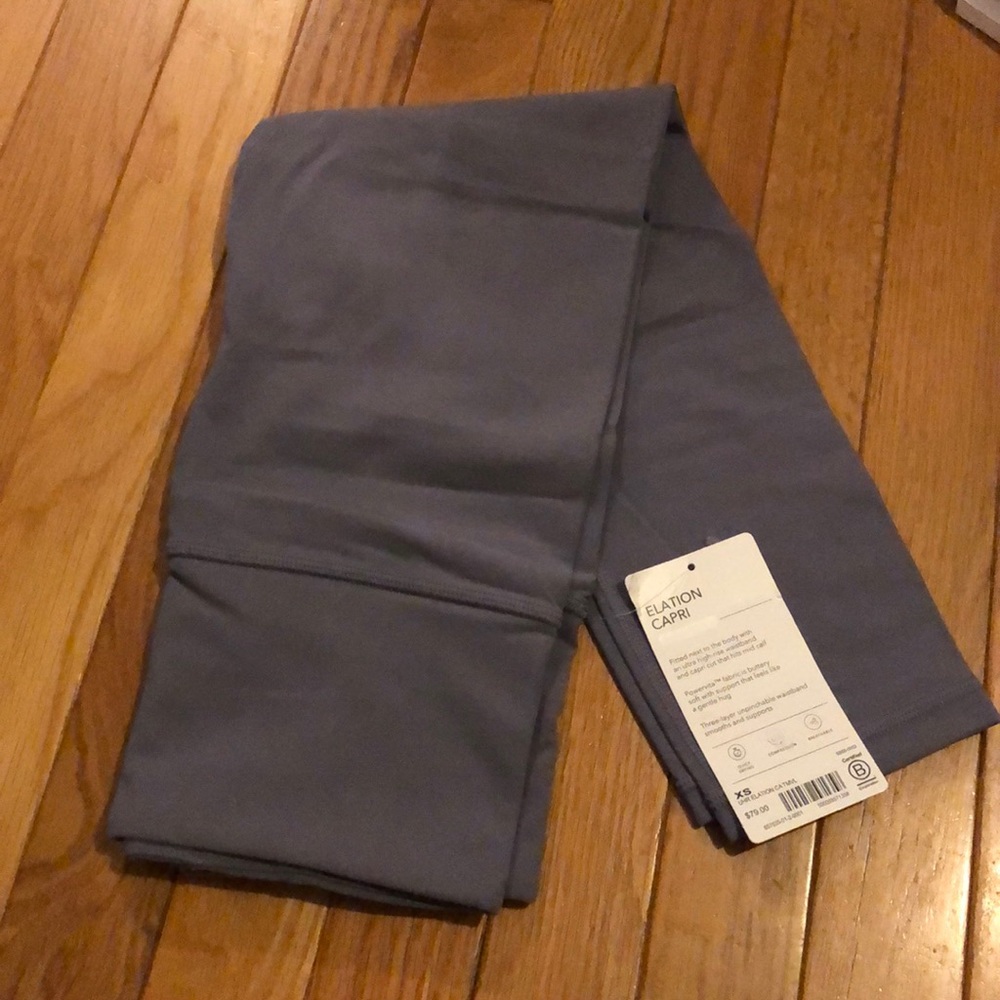 NWT Athleta elation Capri xs